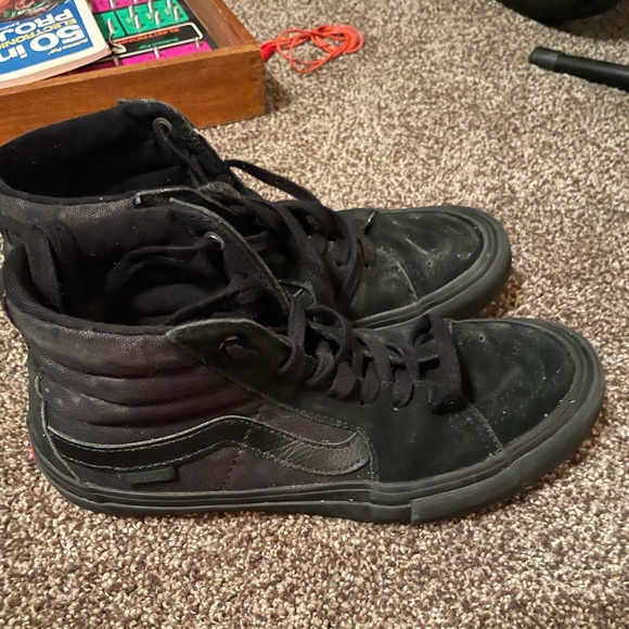 VANS black skater mid high - LEATHER 6.5 mens - Picture 1 of 4